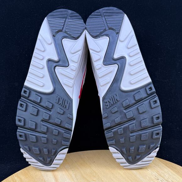 Nike Air Max 90 'White Grey University Red' DM0029-113 Men's Size 9.5 Shoes - Picture 10 of 10